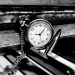 clock-588954_bnw_1280x720